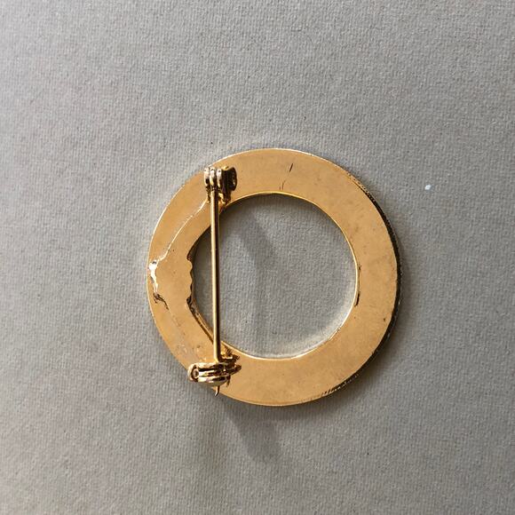 Gold Tone Circle Brooch Pin Round Wreath Diamond Pattern Retro Vintage - Picture 4 of 6